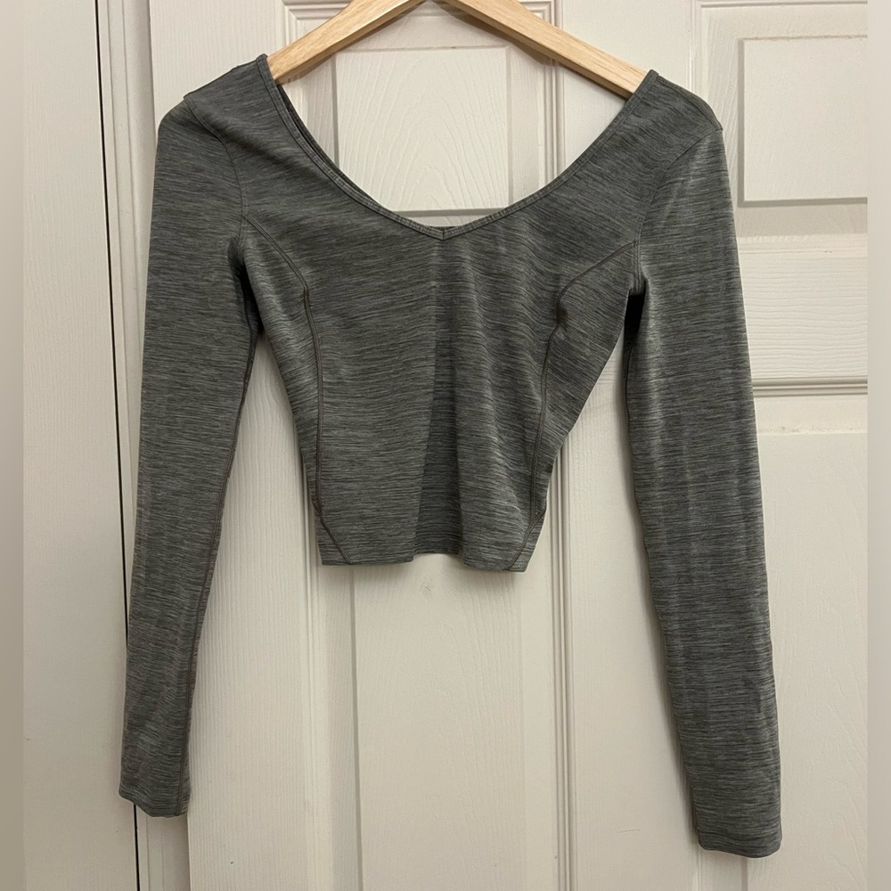 Lululemon cropped long sleeve shirt